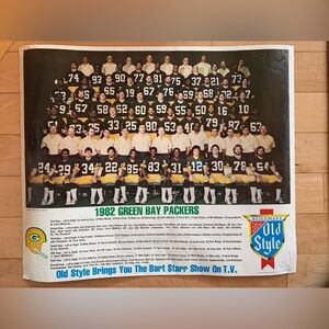 1982 Green Bay Packers Team Photo Poster Heileman’s Old Style. 18 1/2 x 22 1/2.